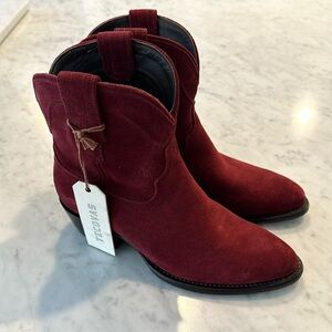 Women’s Tecovas Lucy in Wine suede, size 7